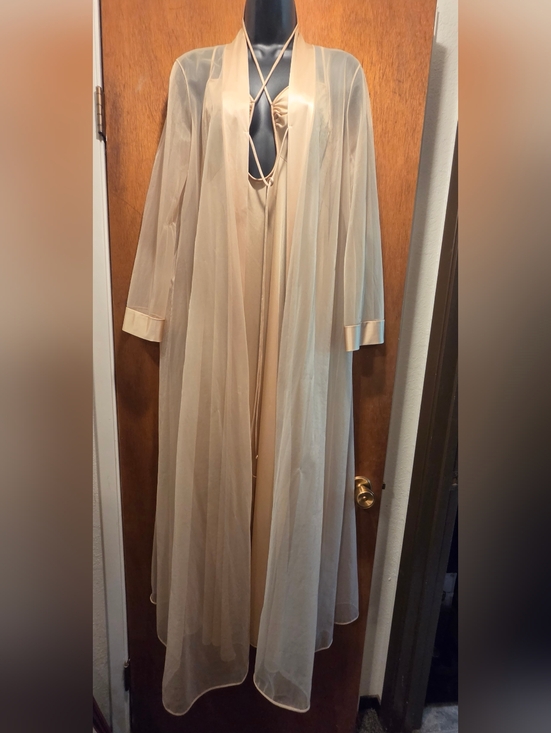 JC Penny vintage Other - Vintage 70's JC Penny Elegant Cream Slip Chemise Dress & Sheer Robe SzM